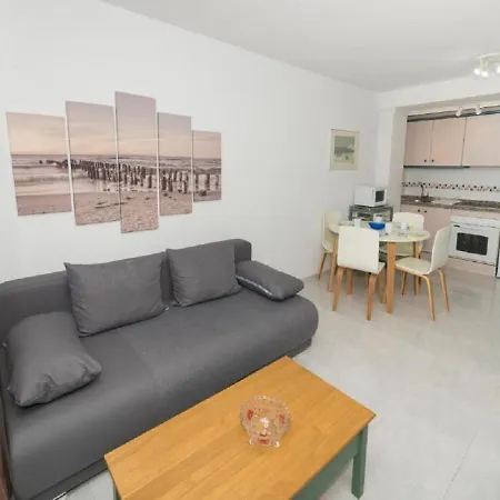 Apartment Oasis: Equipped With Terrace, Pools & Free Amenities