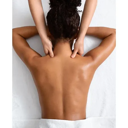 Oasis: Equipped With Terrace, Pools & Free Amenities *